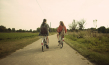Celine Buchholz, Amira Demirkiran (v.l.n.r.) in "kaugummi" (2022)