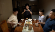 Youngbin Noh (2.v.l.) in "Mahlzeit!" (2021)
