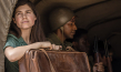Hanna van Vliet (links) in "Der verlorene Zug" (2022)
