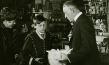 Screenshot mit Rolf Lindau-Schulz (Mitte) aus "Spitzenchristel" (1917