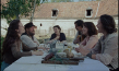 Juliette Jouan, Raphaël Thiéry (1. und 2. von links) in "Die Purpursegel" (2022)