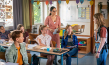 Franz Ferdinand Krause (vorne links), Amely Trinks (4.v.r.), Nilam Farooq (3.v.r.), Felizia Trube (2.v.r.), Martha Haberland (rechts) in "Ponyherz - wild und frei" (2023)