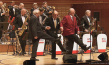 Hugo Strasser, Paul Kuhn, Max Greger (vorne v.l.n.r.), die SWR Bigband in "Jazzfieber - The Story of German Jazz" (2023)