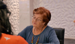 Madeleine Schwartz (Mitte) in "Miss Holocaust Survivor" (2023)