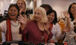 Rita Kasimow-Brown (Mitte) in "Miss Holocaust Survivor" (2023)
