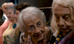 Madeleine Schwartz (links), Tova Ringer (2.v.r.), Rita Kasimow-Brown (rechts) in "Miss Holocaust Survivor" (2023