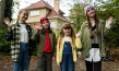 Lilit Serger, Cara Vondey, Rona Regjepi, Momo Beier (v.l.n.r.) in "Die Chaosschwestern und Pinguin Paul" (2024)