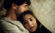 Serkan Kaya, Seyneb Saleh (v.l.n.r.) in "Was von der Liebe bleibt" (2023)