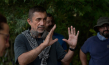 Nuri Bilge Ceylan (vorne) bei den Dreharbeiten zu "Auf trockenen Gräsern" (2023)
