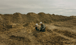 Markus Hering (rechts) in "Fossil" (2023)