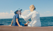 Valentin Thatenhorst, Laura Tonke (v.l.n.r.) in "Alles Fifty Fifty" (2023)