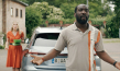 Smaragda Karydi, Cyril Gueï (v.l.n.r.) in "More than Strangers" (2023)