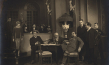 Robert Garrison (4.v.r.), Henry Stuart (3.v.r.), Karl Etlinger (2.v.r.) in "Die freudlose Gasse" (1925)
