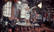 Liselotte Pulver (auf dem Tisch) in "One, Two, Three" (1961)