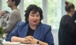 Meltem Kaptan (vorne) in "Alter weißer Mann" (2024)