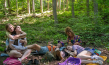 Sarah Abbott, Ariadne Deibert, Lyla Elliot, Sarah-Maxine Racicot, Summer H. Howell (v.l.n.r.) in "Spirit in the Blood" (2024)