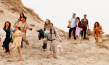 Annette Frier, Ella Conrads, Antje Traue, Jasmin Shakeri, Marlene Tanczik, Trystan Pütter, Nicholas Ofczarek, Pegah Ferydoni, Henning Flüsloh, Katia Fellin (v.l.n.r.) in "Feste & Freunde - Ein Hoch auf uns!" (2024)