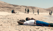 Ahmed Ali Farah (vorne), Ahmed Mohamud Saleban (2.v.vorne) in "The Village Next to Paradise" (2024)