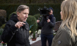 Tim Roth, Trine Dyrholm (vorne v.l.n.r.), Judith Kaufmann (hinten) bei den Dreharbeiten zu "Poison - Eine Liebesgeschichte" (2024)