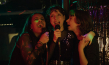 Lina Isabell Sturm (Mitte), Sophie Paasch (rechts) in "Keine Spur von jemandem, der fehlt" (2024)