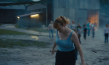 Lisa Weber (vorne) in "At Home I Feel Like Leaving" (2024)