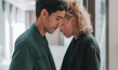 Adam Bessa, Julia Franz Richter (v.l.n.r.) in "Die Schattenjäger" (2024)