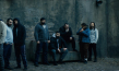 Cem Öztabakci (3.v.r.), Kais Setti (2.v.r.) in "Haps - Crime Doesn't Pay" (2025)