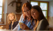 Helena Sattler, Antje Nikola Mönning, Lenka Arnold (v.l.n.r.) in "Überall gibt es ein Hausen" (2024)