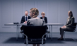 Miroslava Pashutina (von hinten) in "Quiet Life" (2024)