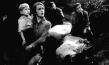 Lotte Koch (2.v.l.) in "Morituri" (1948)