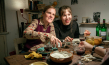 Fritzi Haberlandt, Meret Engelhardt (v.l.n.r.) in "Wilma will mehr" (2025)