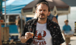Milan Peschel in "#SchwarzeSchafe" (2025)
