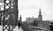 Tilsit mit Deutscher Kirche am westlichen Memelufer. In der Mitte der Brücke verlief die Grenze nach Litauen. Aus einem Film 'Die Insel Ostpreußen' des Königsberger Regisseurs Paul Lange, 1928 für die Deutsche Reichsbahn gedreht. ("Ostpreußen - Entschwundene Welt", 2025)