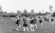 Ostpreußen war ein Zentrum der Lebensreformbewegung, zu der auch die Wandervögel gehörten. Junge Frauen in Tapiau versuchen sich in einem Film der Königsberger Filmemacherin Erika Puchstein in ekstatischen Leibesübungen. ("Ostpreußen - Entschwundene Welt", 2025)