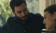 Meirav Memoresky, Manar Shehab (v.l.n.r.) in "Happy Holidays" (2024)
