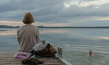 Janina Lutter (links) in "Brennnesselbad" (2022)