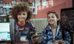 Atabey Chiriac, Zoë Baier (v.l.n.r.) in "22 Bahnen" (2025)