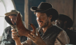 Tobias van Dieken (vorne) in "Das Kanu des Manitu" (2025)