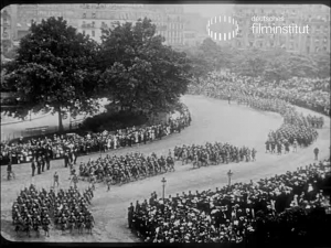 Screenshot aus "Le 14 Juillet 1917. La fête des drapeau"