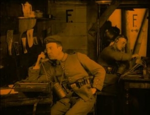 Screenshot aus "Der Feind hört mit" (1918); Quelle: Deutsche Kinemathek - Museum für Film und Fernsehen