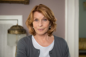 Senta Berger in "Willkommen bei den Hartmanns" (2016)