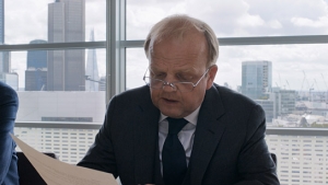 Toby Jones in "Happy End" (2016/17)