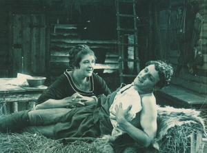 Screenshot mit Thea Steinbrecher, Viktor Gehring (v.l.n.r.) aus "Der Klosterjäger" (1920)