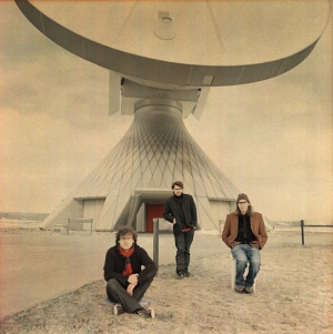 Die Mitglieder der Band 'The Notwist' (2010):  Markus Acher, Micha Acher, Martin Gretschmann (v.l.n.r.)