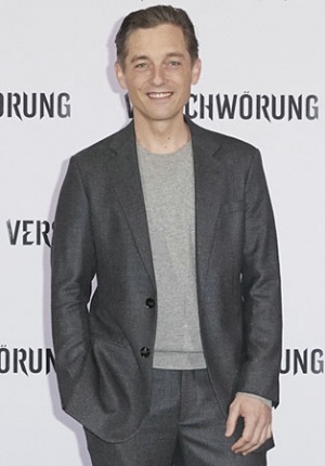 Volker Bruch beim Photocall zu "Verschwörung" am 29. Oktober 2018 in Berlin; Quelle: Sony Pictures Entertainment Deutschland, DIF, © 2018 Sony Pictures Entertainment Deutschland GmbH