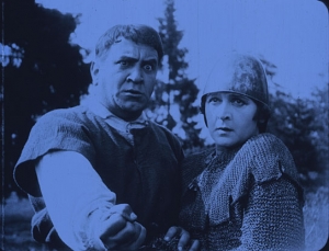 Screenshot mit Fritz Greiner, Ernst Rückert (v.l.n.r.) aus "Der Ochsenkrieg" (1920); Quelle: DFF