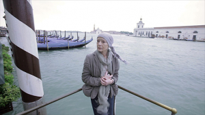 Sibylle Bergemann am Canale Grand in Venedig in "Mein Leben - Die Fotografin Sibylle Bergemann" (2011); Quelle: Sabine Michel, © ZDF, Uwe Mann