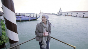 Sibylle Bergemann am Canale Grand in Venedig in "Mein Leben - Die Fotografin Sibylle Bergemann" (2011)