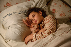 Riva Krymalowski in "Als Hitler das rosa Kaninchen stahl" (2019); Quelle: Warner Bros. Pictures Germany, DFF, © Warner Bros. Ent., Sommerhaus Filmproduktion, Frédéric Batier