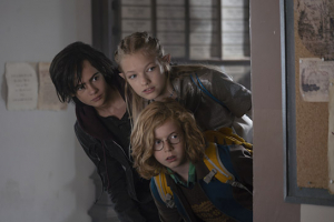Aaron Kissiov, Johanna Schraml, Arsseni Bultmann (v.l.n.r.) in "Die Wolf-Gäng" (2020); Quelle: Sony Pictures Entertainment Deutschland, DFF, © Carolin Ubl, Sony Pictures Entertainment Deutschland GmbH, Rat Pack Filmproduktion GmbH